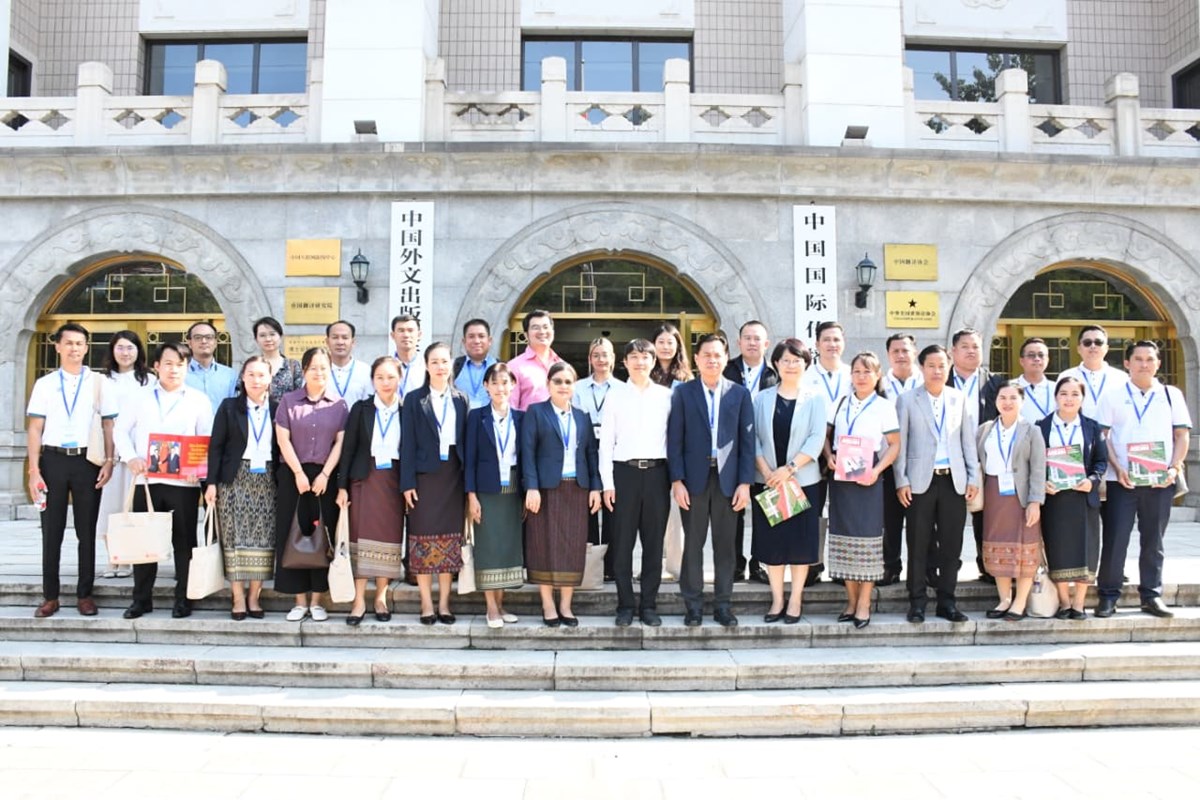 ນກຂາວສມວນຊນຊາວໜມລາວ​ແລກປຽນບດຮຽນດານຂາວສານຢສນສສານອາຊ​ -​ປາຊຟກ​ - image 2