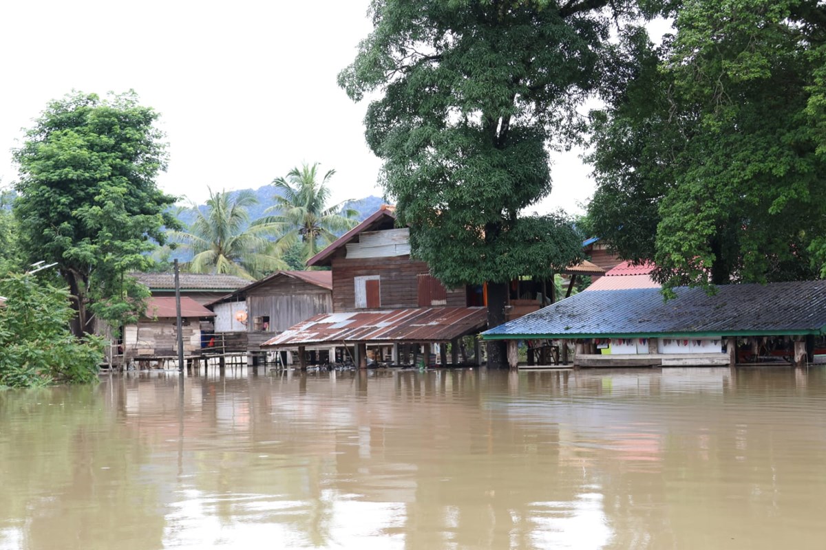ໄພພິບັດຖໍ້າຖ້ວມ ສົ່ງຜົນກະທົບຕໍ່ປະຊາຊົນ17 ບ້ານຂອງເມືອງຍົມມະລາດ image 3 ໄພພບດຖາຖວມ ສງຜນກະທບຕປະຊາຊນ17 ບານຂອງເມອງຍມມະລາດ - image 3