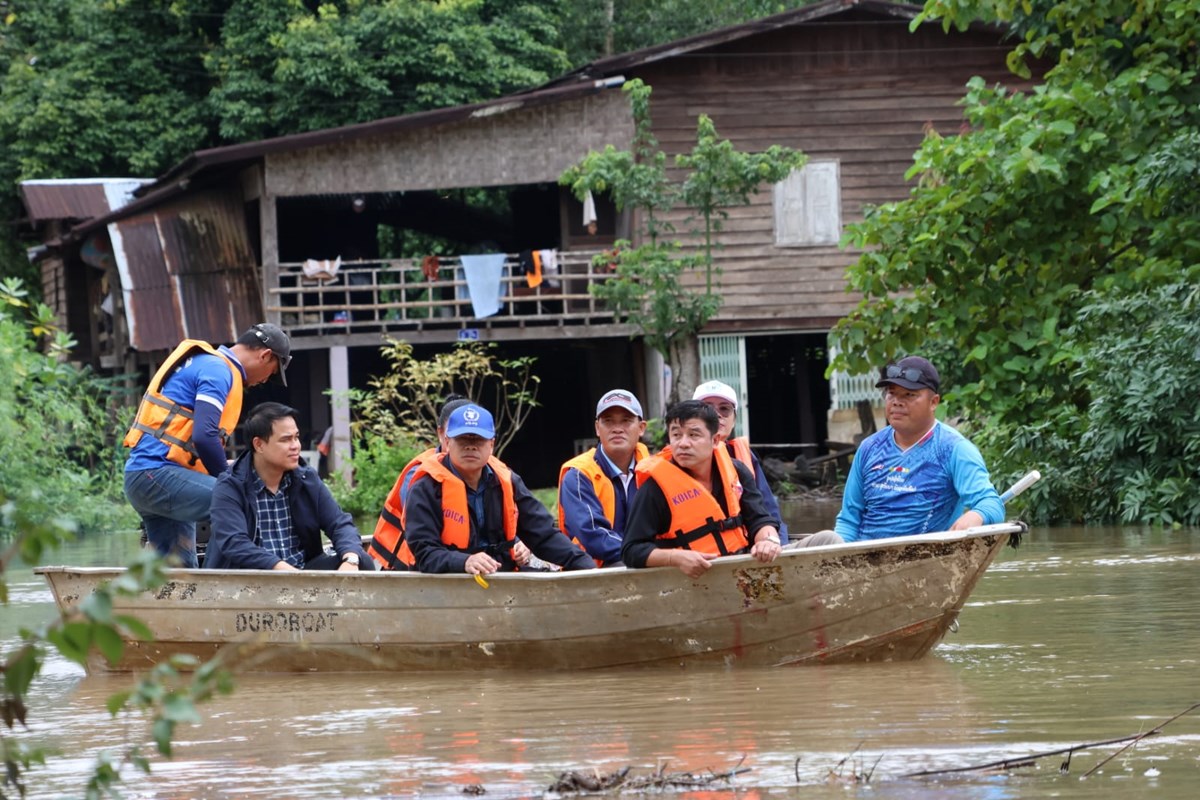 ໄພພິບັດຖໍ້າຖ້ວມ ສົ່ງຜົນກະທົບຕໍ່ປະຊາຊົນ17 ບ້ານຂອງເມືອງຍົມມະລາດ image 1 ໄພພບດຖາຖວມ ສງຜນກະທບຕປະຊາຊນ17 ບານຂອງເມອງຍມມະລາດ - image 1
