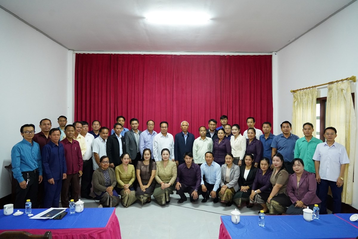 ຫົວໜ້າ ຄອສພ ໂອ້ລົມພະນັກງານ ຄະນະນະໂຄສະນາອົບຮົມ ແຂວງຫຼວງພະບາງ image 2 ຫວໜາ ຄອສພ ໂອລມພະນກງານ ຄະນະນະໂຄສະນາອບຮມ ແຂວງຫວງພະບາງ - image 2
