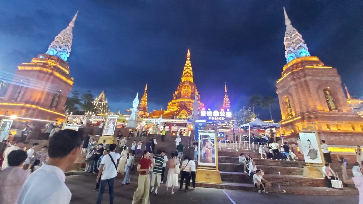 ສມວນຊນລາວ​ ທດສະນະສກສາ​​ຢນະຄອນຊຽງຮງ​ ແຂວງຢນນານ​ - image 1