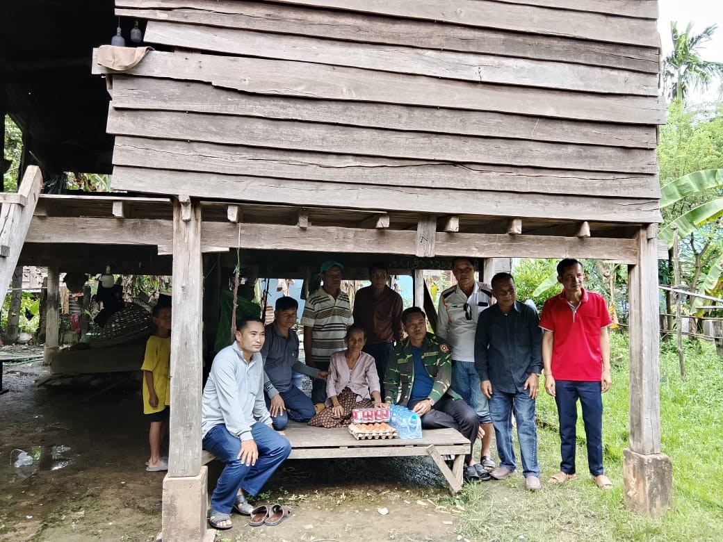 ການນຳເມືອງມຸນລະປາໂມກ ມອບເຄື່ອງຊ່ວຍເຫຼືອແກ່ຜູ້ປະສົບໄພນ້ຳຖ້ວມຢູ່ຕາແສງນາດີ image 1 ການນຳເມອງມນລະປາໂມກ ມອບເຄອງຊວຍເຫອແກຜປະສບໄພນຳຖວມຢຕາແສງນາດ - image 1
