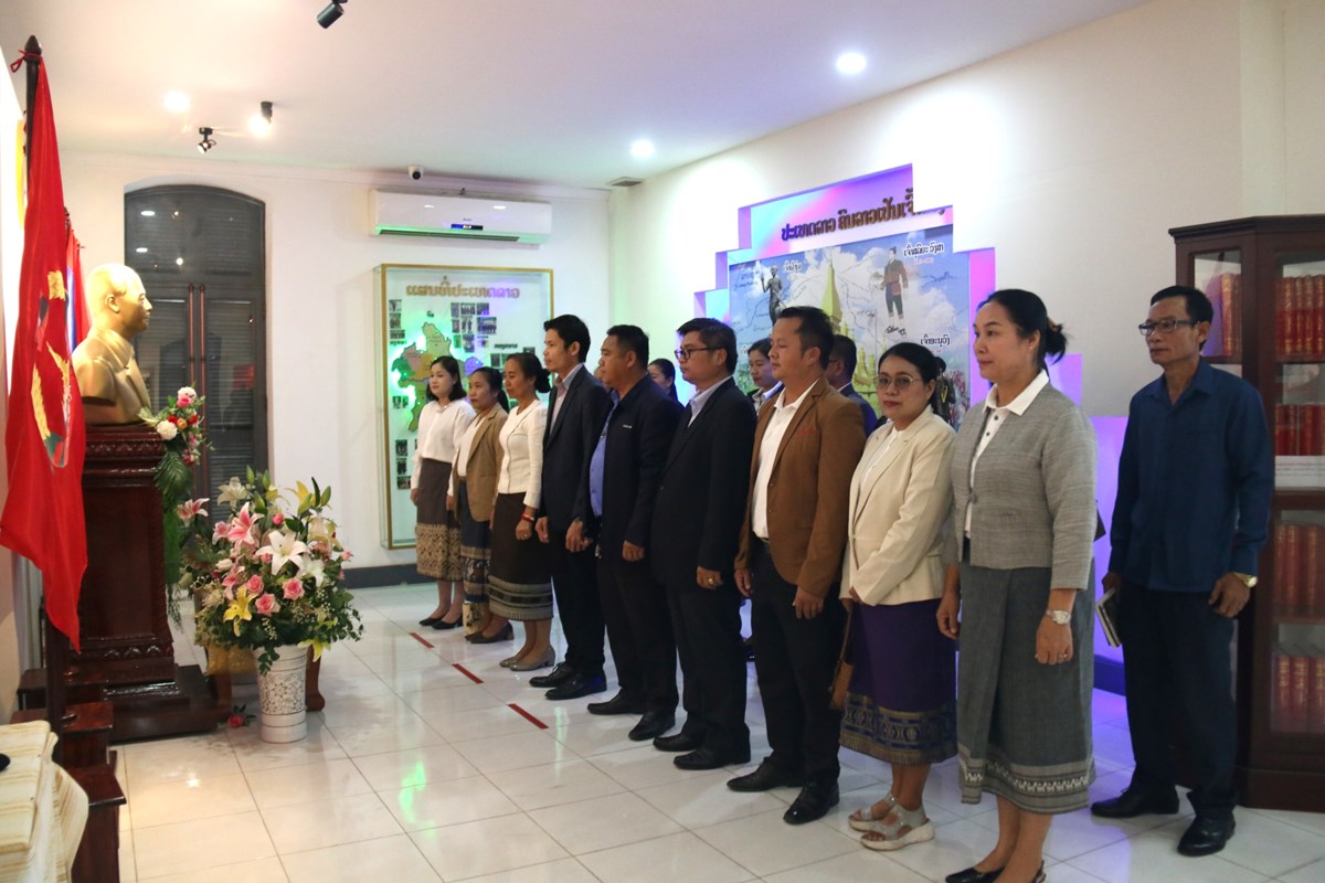 ຄະນະສມວນຊນ ຄອສພ ຢຽມຊມຫມນເຊອແນວລາວສາງຊາດ - image 2