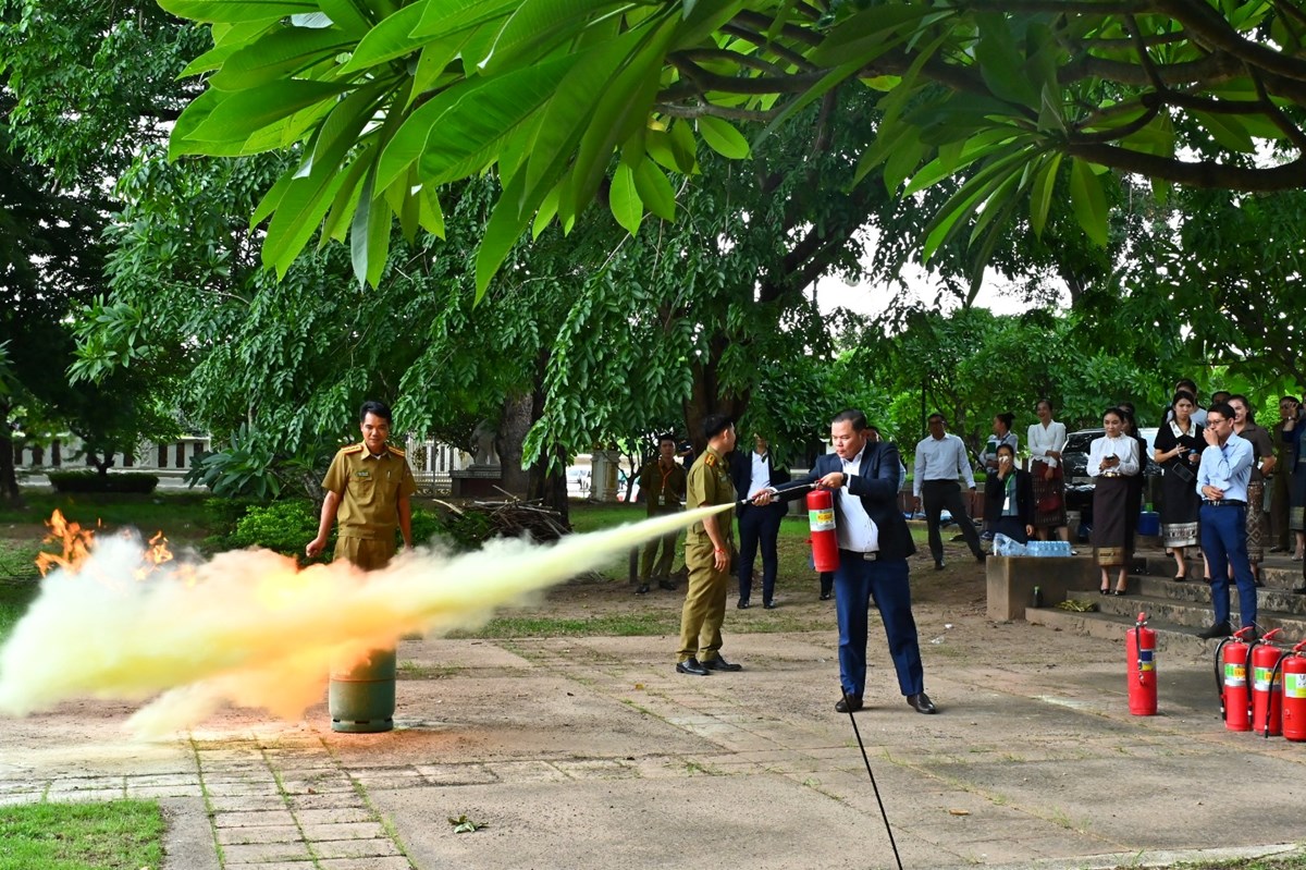 ຫສນຍ ຝຶກອົບຮົມວຽກງານການສະກັດກັ້ນ ແລະ ຕ້ານອັກຄີໄພ image 2 ຫສນຍ ຝກອບຮມວຽກງານການສະກດກນ ແລະ ຕານອກຄໄພ - image 2