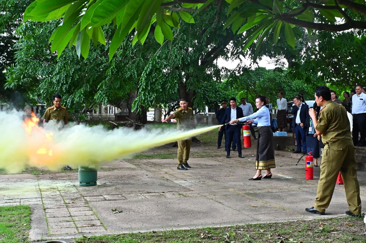 ຫສນຍ ຝຶກອົບຮົມວຽກງານການສະກັດກັ້ນ ແລະ ຕ້ານອັກຄີໄພ image 1 ຫສນຍ ຝກອບຮມວຽກງານການສະກດກນ ແລະ ຕານອກຄໄພ - image 1