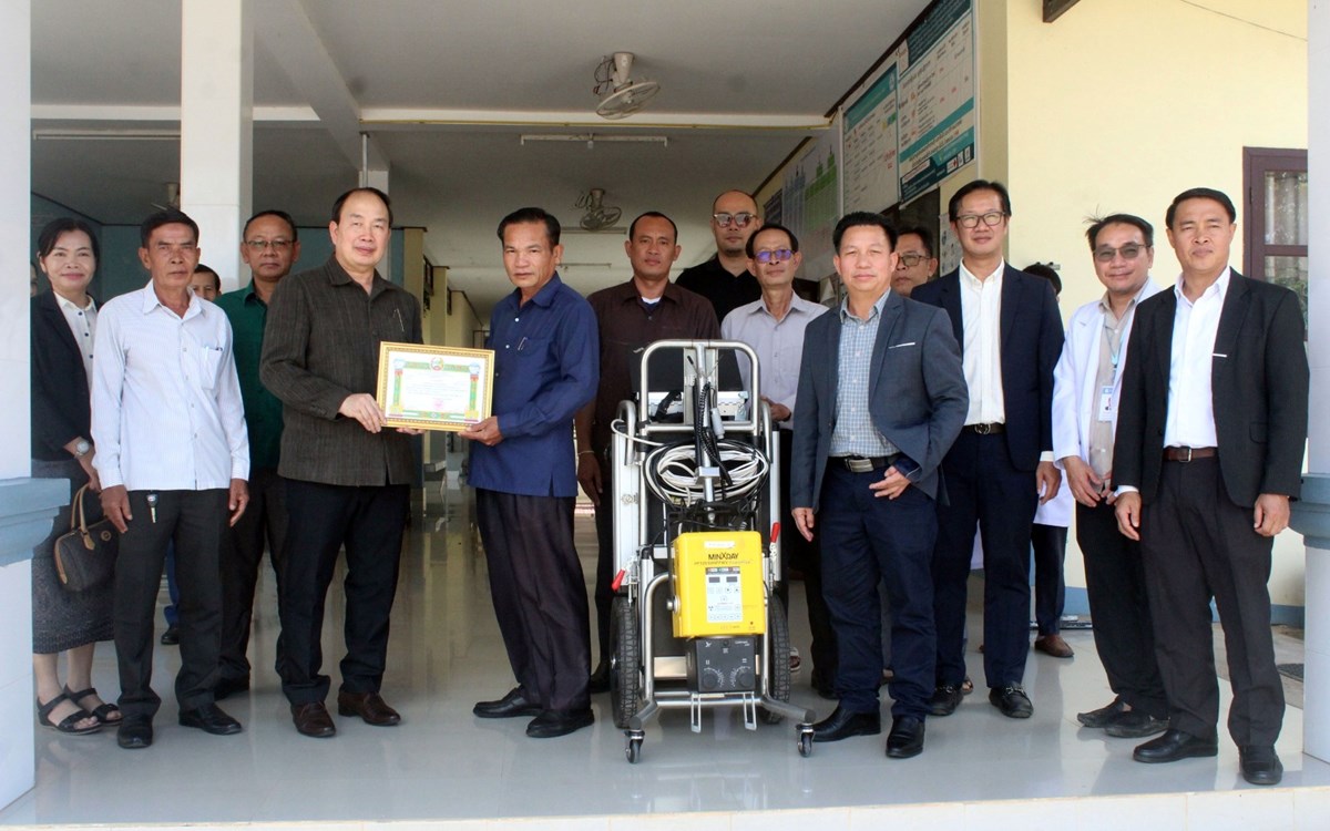 ກະຊວງສາທາລະນະສຸກ ມອບເຄື່ອງເອັກສະເລ ຊອກຫາພະຍາດວັນນະໂລກ ໃຫ້ໂຮງໝໍເມືອງໂຂງ image 1 ກະຊວງສາທາລະນະສກ ມອບເຄອງເອກສະເລ ຊອກຫາພະຍາດວນນະໂລກ ໃຫໂຮງໝເມອງໂຂງ - image 1