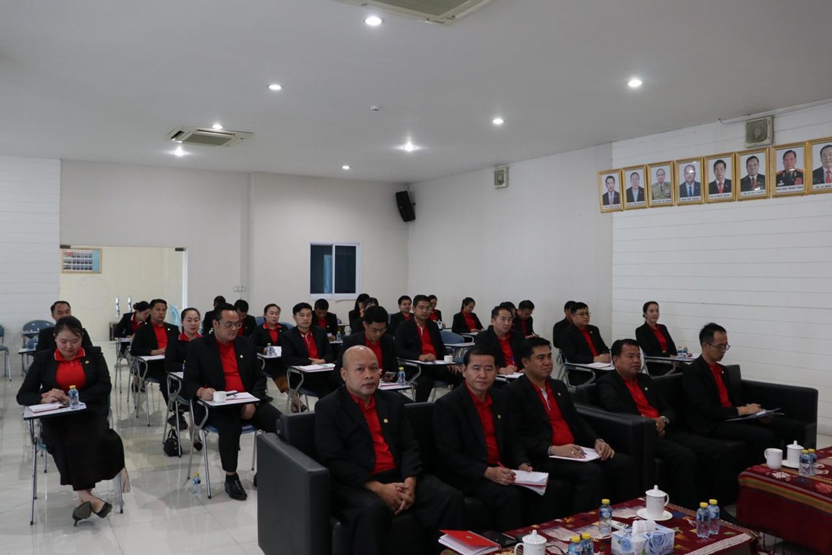 ຝກອບຮມ “ວຽກງານການນາພາ - ຊນາຕາມທດຊນາຂອງພກ-ລດ” ໃຫພະນກງານນາພາ-ຄມຄອງທະນາຄານການຄາຕາງປະເທດລາວມະຫາຊນຢ 2 ແຂວງພາກ​ເໜອ - image 1