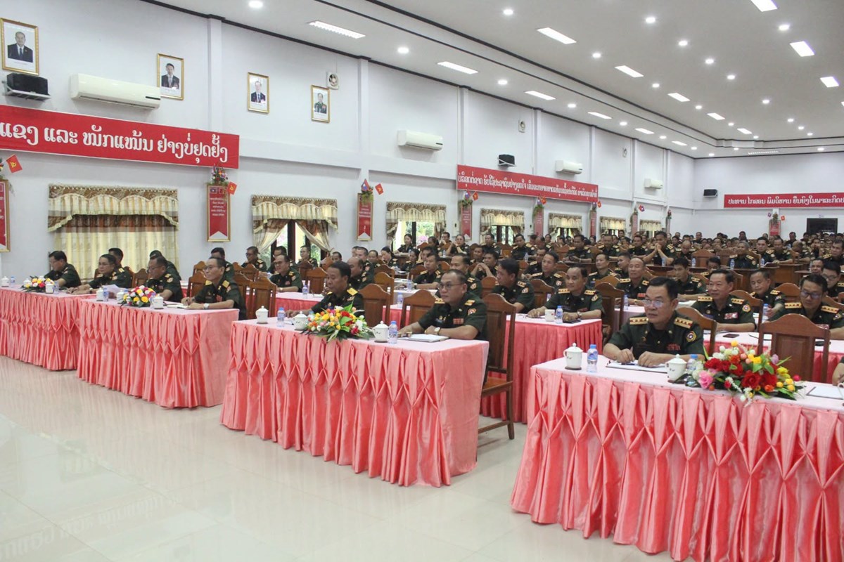 ຮອງຫົວໜ້າກົມໃຫຍ່ເສນາທິການກອງທັບ ໂອ້ລົມພະນັກງານຫຼັກແຫຼ່ງ ຢູ່ກອງພົນທີ 5 image 1 ຮອງຫວໜາກມໃຫຍເສນາທການກອງທບ ໂອລມພະນກງານຫກແຫງ ຢກອງພນທ 5 - image 1