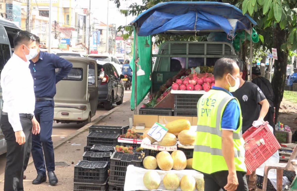 ຈນທະບລ ຈດສນຄວາມເປນລະບຽບຮຽບຮອຍຕາມແຄມທາງ - image 1