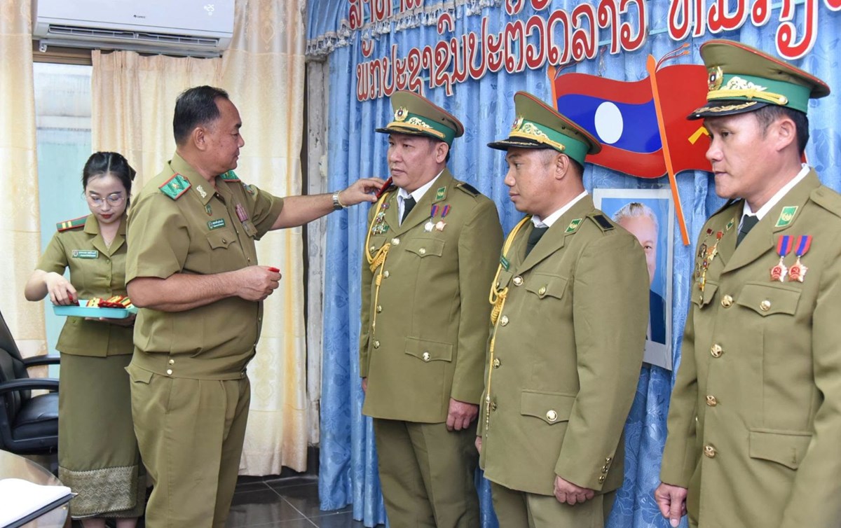 ກົມສື່ສານ ປະກາດເລື່ອນຊັ້ນໃຫ້ນາຍ ແລະ ພົນຕໍາຫຼວດ image 1 ກມສສານ ປະກາດເລອນຊນໃຫນາຍ ແລະ ພນຕາຫວດ - image 1