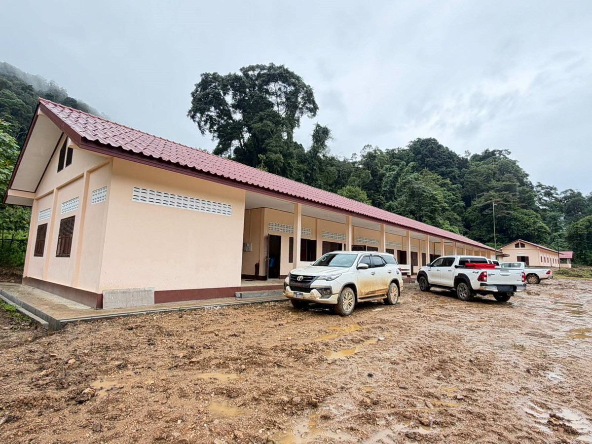 ມອບ-ຮັບໂຮງຮຽນມັດທະຍົມບວມຟາດ ເມືອງຊ່ອນ image 2 ມອບ-ຮບໂຮງຮຽນມດທະຍມບວມຟາດ ເມອງຊອນ - image 2