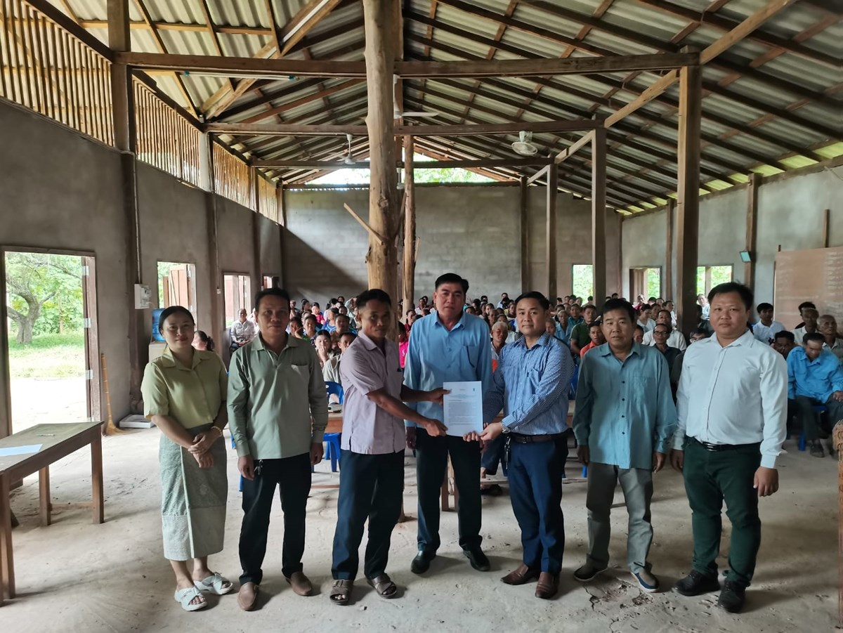 ມອບ-ຮບໂຄງການພດທະນາຊວດການເປນຢຂອງປະຊາຊນປບຕວຕກບການປຽນແປງດນຟາອາກາດ - image 1