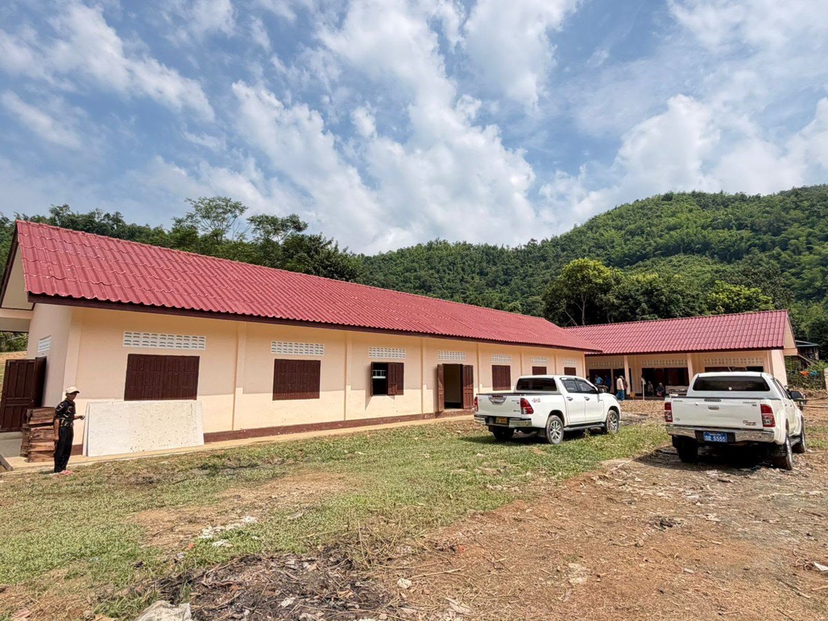ມອບ-ຮບ ອາຄານໂຮງຮຽນມດທະຍມຕອນຕນ ສບແວກ ເມອງແອດ - image 2