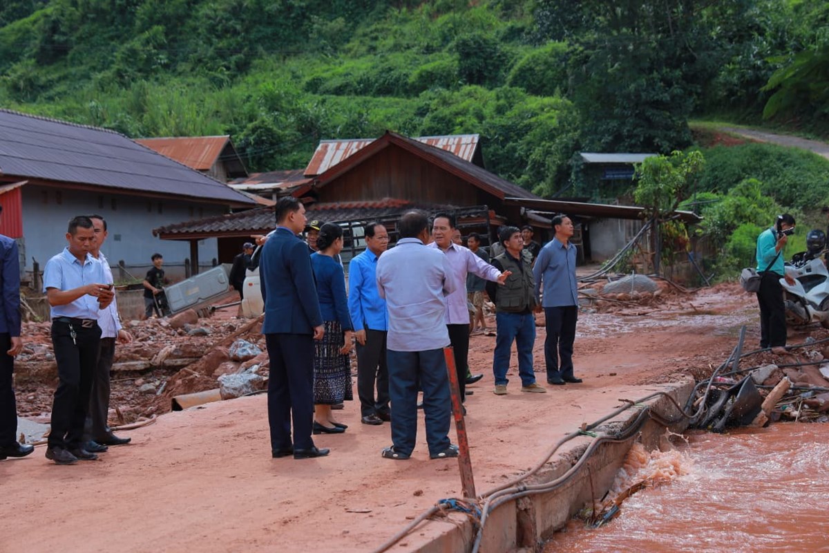 ລົງຕິດຕາມຊຸກຍູ້ ແລະ ຊ່ວຍເຫຼືອຜູ້ປະສົບໄພນໍ້າຖ້ວມ image 1 ລງຕດຕາມຊກຍ ແລະ ຊວຍເຫອຜປະສບໄພນາຖວມ - image 1