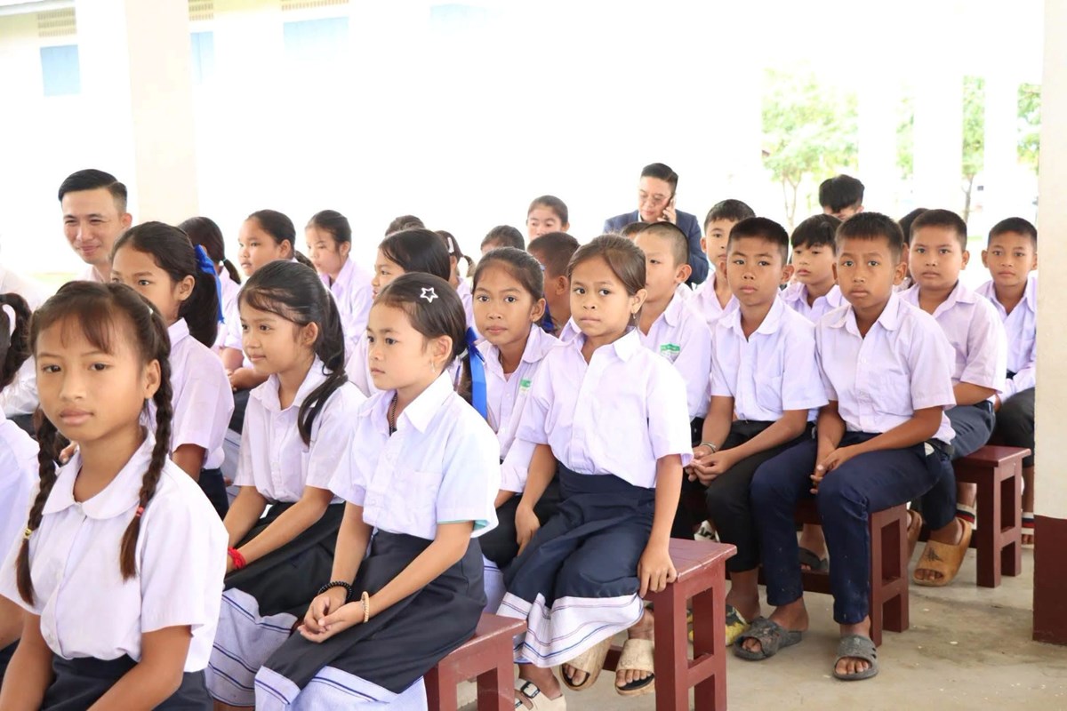ທານທອງສະລດ ມງໜເມກ ລງຊກຍການຮຽນ-ການສອນ ໂຮງຮຽນປະຖມສມບນສະຜາຍ - image 2