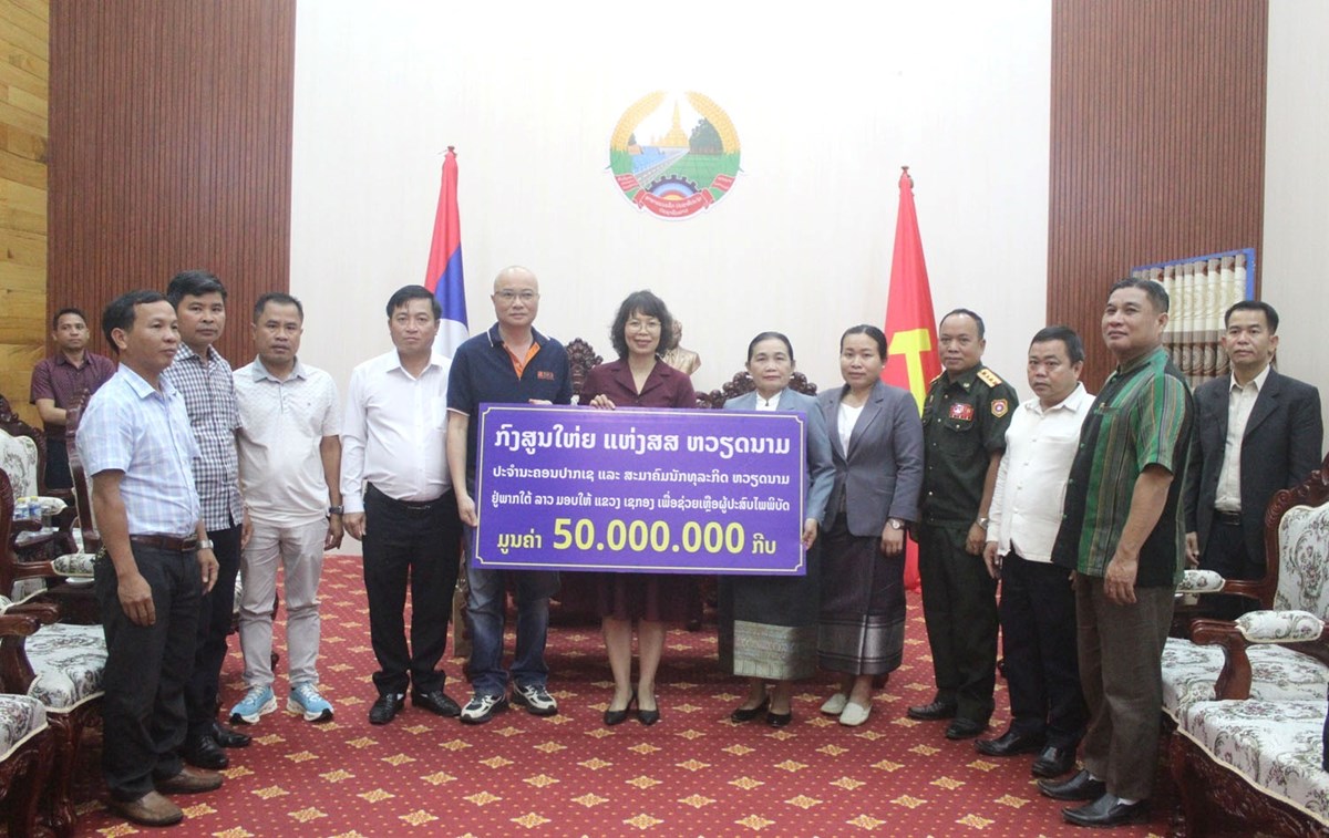 ກງສນໃຫຍຫວຽດນາມ ມອບເຄອງຊວຍເຫອ ໃຫຜປະສບໄພຢແຂວງເຊກອງ - image 1