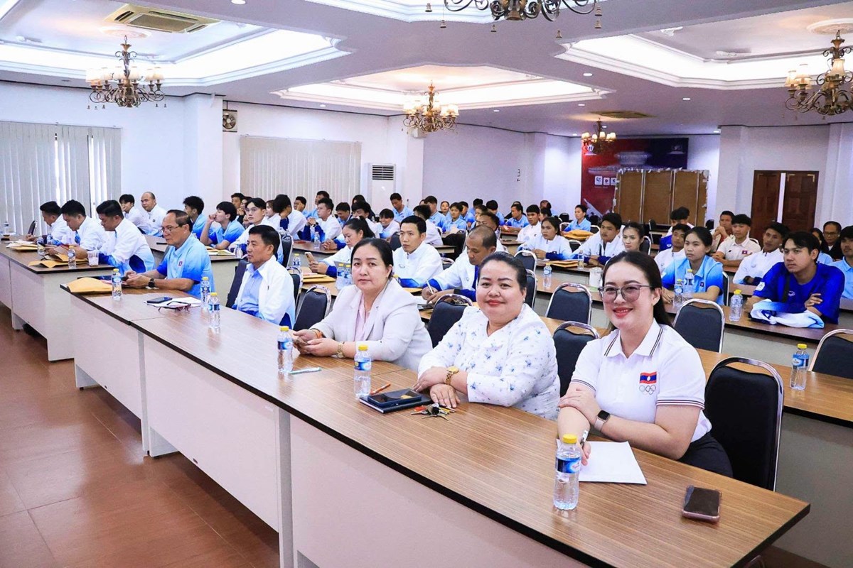 ການນຳ ສສກ ໂອ້ລົມທັບນັກກິລາລາວ ກ່ອນເຂົ້າຮ່ວມງານກິລາເອຊຽນເກມ ຄັ້ງທີ 20 ທີ່ປະເທດຍີ່ປຸ່ນ image 1 ການນຳ ສສກ ໂອລມທບນກກລາລາວ ກອນເຂາຮວມງານກລາເອຊຽນເກມ ຄງທ 20 ທປະເທດຍປນ - image 1