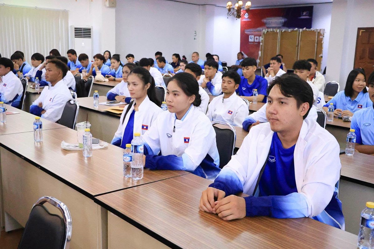 ການນຳ ສສກ ໂອ້ລົມທັບນັກກິລາລາວ ກ່ອນເຂົ້າຮ່ວມງານກິລາເອຊຽນເກມ ຄັ້ງທີ 20 ທີ່ປະເທດຍີ່ປຸ່ນ image 2 ການນຳ ສສກ ໂອລມທບນກກລາລາວ ກອນເຂາຮວມງານກລາເອຊຽນເກມ ຄງທ 20 ທປະເທດຍປນ - image 2