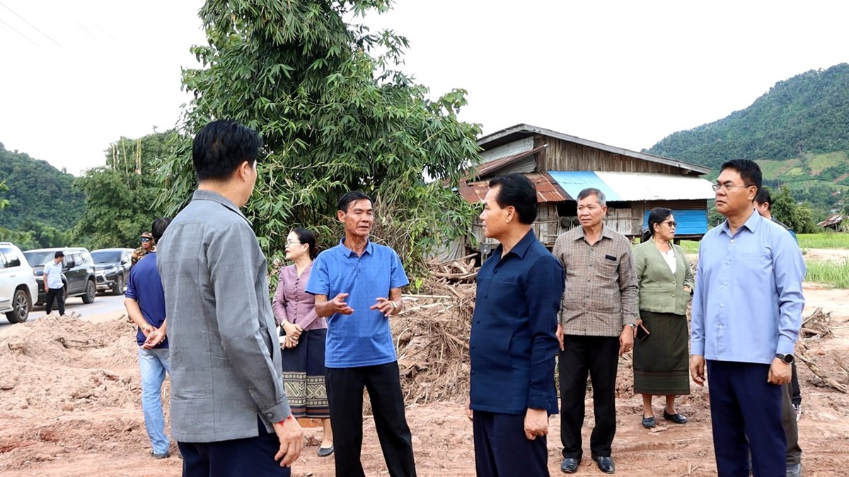 ທ່ານ ເພັດ ພົມພິພັກ ເຄື່ອນໄຫວຕິດຕາມ ເບິ່ງຜົນກະທົບຈາກໄພພິບັດນໍ້າຖ້ວມ ຢູ່ ແຂວງອຸດົມໄຊ image 1 ທານ ເພດ ພມພພກ ເຄອນໄຫວຕດຕາມ ເບງຜນກະທບຈາກໄພພບດນາຖວມ ຢ ແຂວງອດມໄຊ - image 1