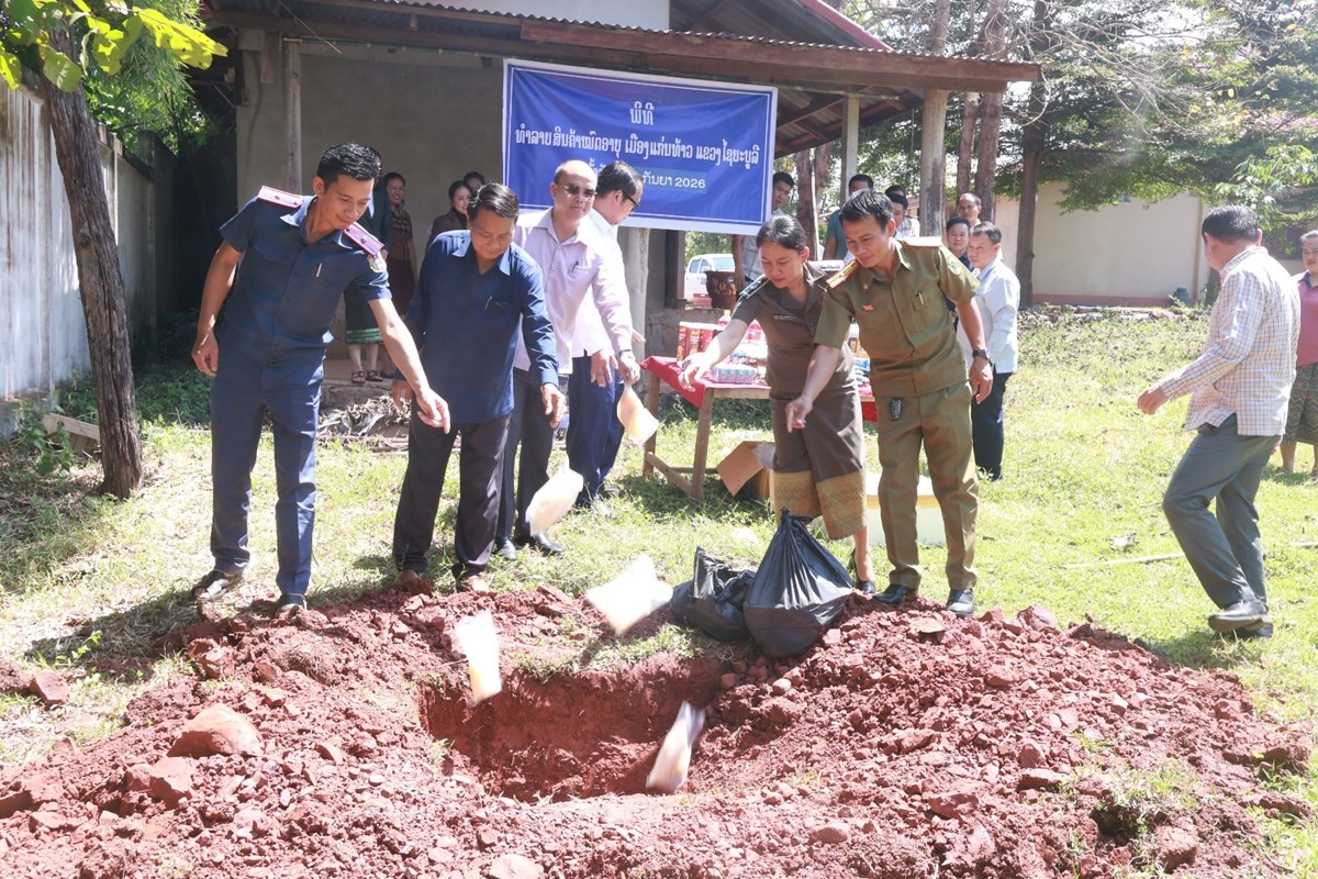 ແກ່ນທ້າວ ທຳລາຍສິນຄ້າໝົດອາຍຸ-ສິນຄ້າຕ້ອງຫ້າມ image 1 ແກນທາວ ທຳລາຍສນຄາໝດອາຍ-ສນຄາຕອງຫາມ - image 1
