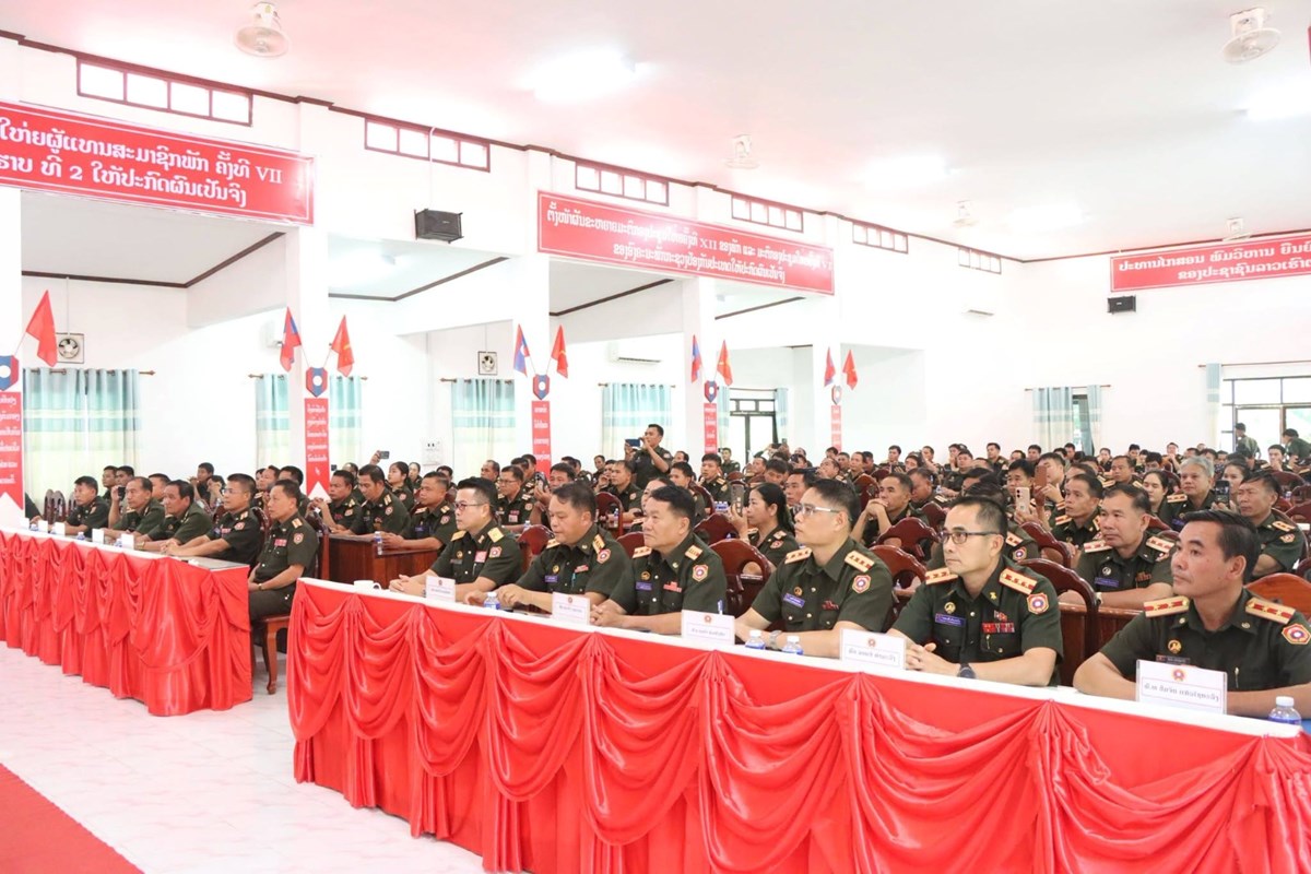 ໜ່ວຍສິລະປະສະມັກຫຼິ້ນ ກອງພົນທີ 2 ຜ່ານລາຍການສະແດງ image 3 ໜວຍສລະປະສະມກຫນ ກອງພນທ 2 ຜານລາຍການສະແດງ - image 3
