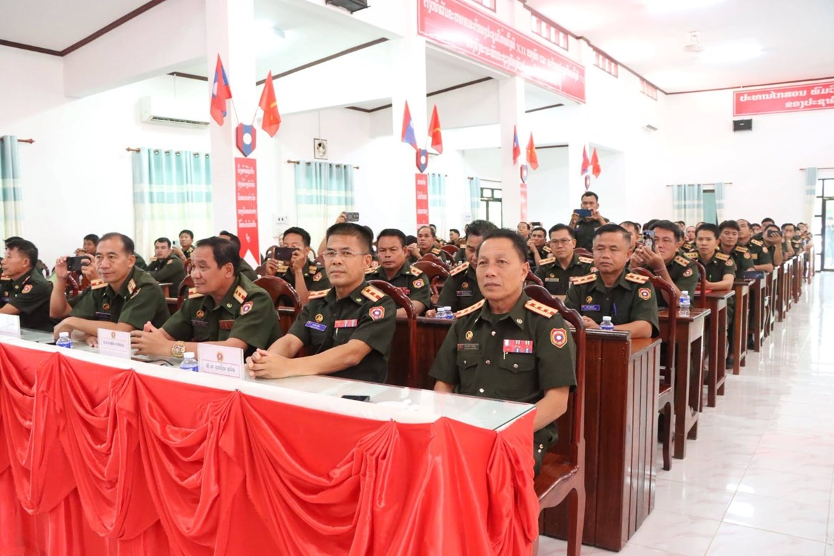 ໜ່ວຍສິລະປະສະມັກຫຼິ້ນ ກອງພົນທີ 2 ຜ່ານລາຍການສະແດງ image 2 ໜວຍສລະປະສະມກຫນ ກອງພນທ 2 ຜານລາຍການສະແດງ - image 2