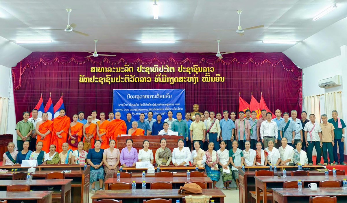 ປະທານ ອພສ ແຂວງຫຼວງພະບາງ ເຄື່ອນໄຫວຢ້ຽມຢາມເມືອງວຽງຄຳ image 1 ປະທານ ອພສ ແຂວງຫວງພະບາງ ເຄອນໄຫວຢຽມຢາມເມອງວຽງຄຳ - image 1