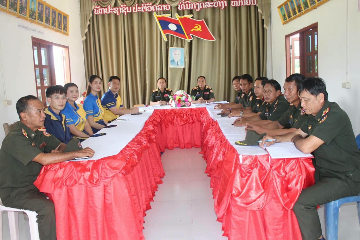 ສະຖາບນການເງນຈລະພາກສນຊບເມອງເໜອ ສາຂາແຂວງບແກວ ມອບອປະກອນກລາ ໃຫກອງພນໃຫຍ 302 - image 1
