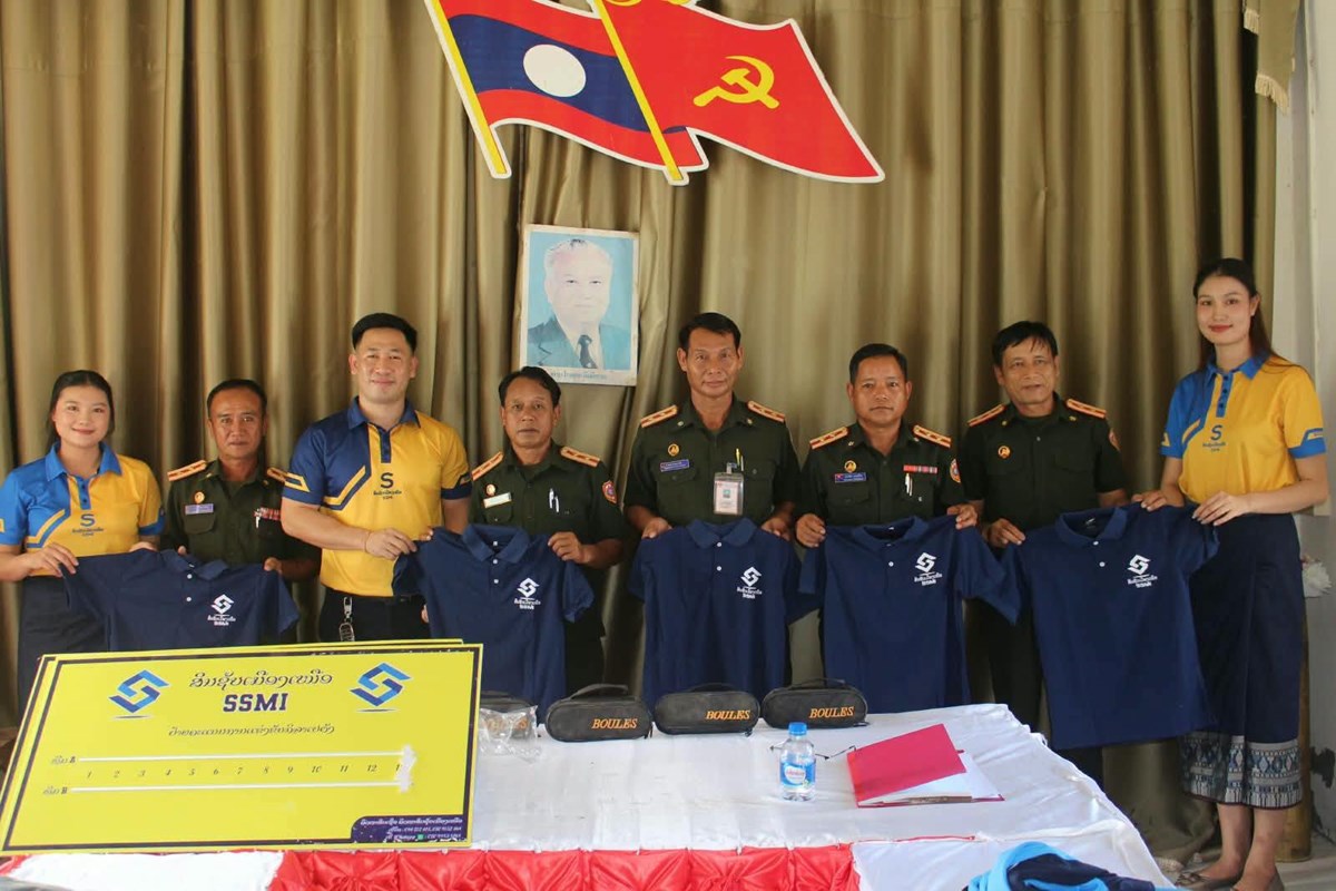 ສະຖາບນການເງນຈລະພາກສນຊບເມອງເໜອ ສາຂາແຂວງບແກວ ມອບອປະກອນກລາ ໃຫກອງພນໃຫຍ 302 - image 3