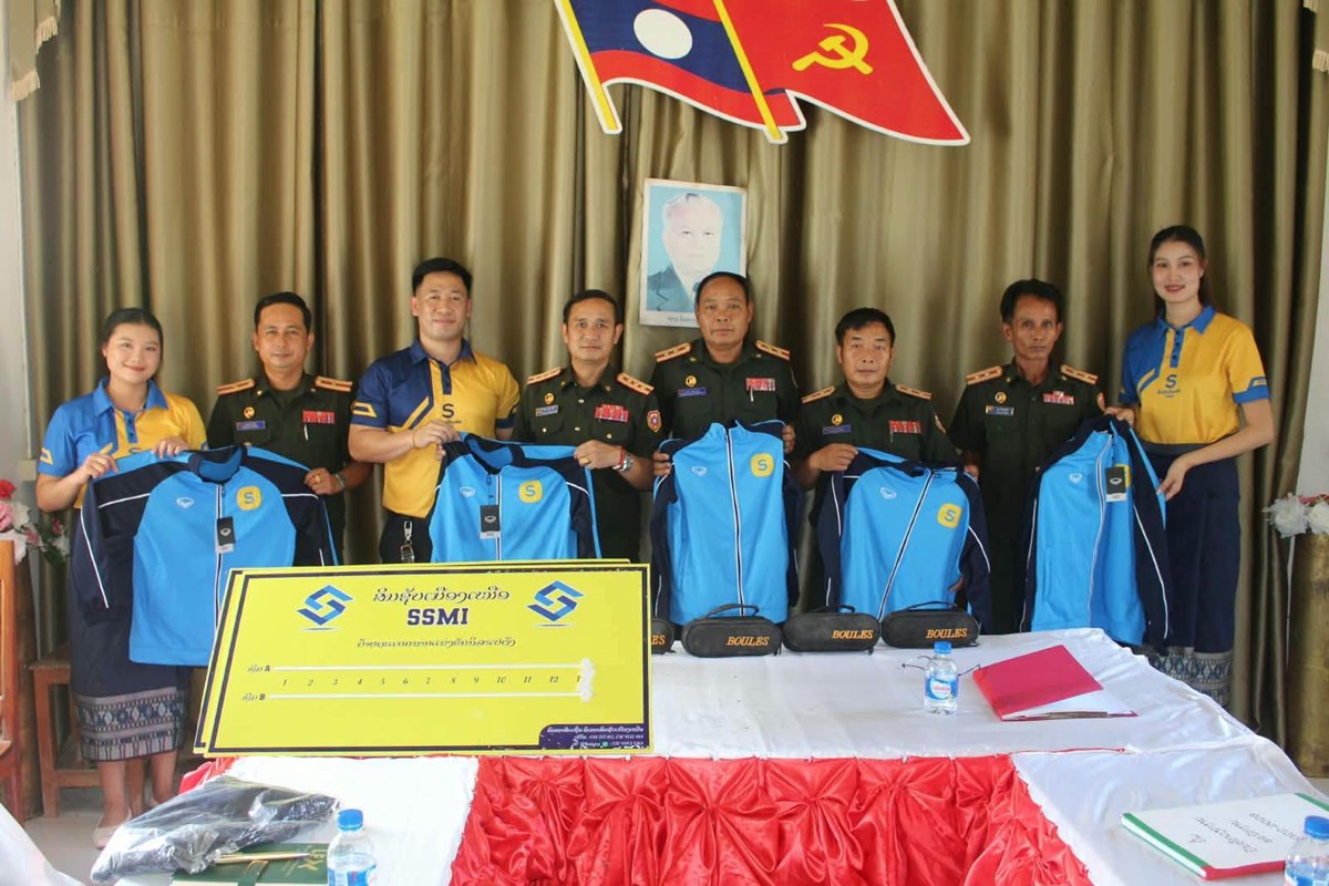 ສະຖາບນການເງນຈລະພາກສນຊບເມອງເໜອ ສາຂາແຂວງບແກວ ມອບອປະກອນກລາ ໃຫກອງພນໃຫຍ 302 - image 2