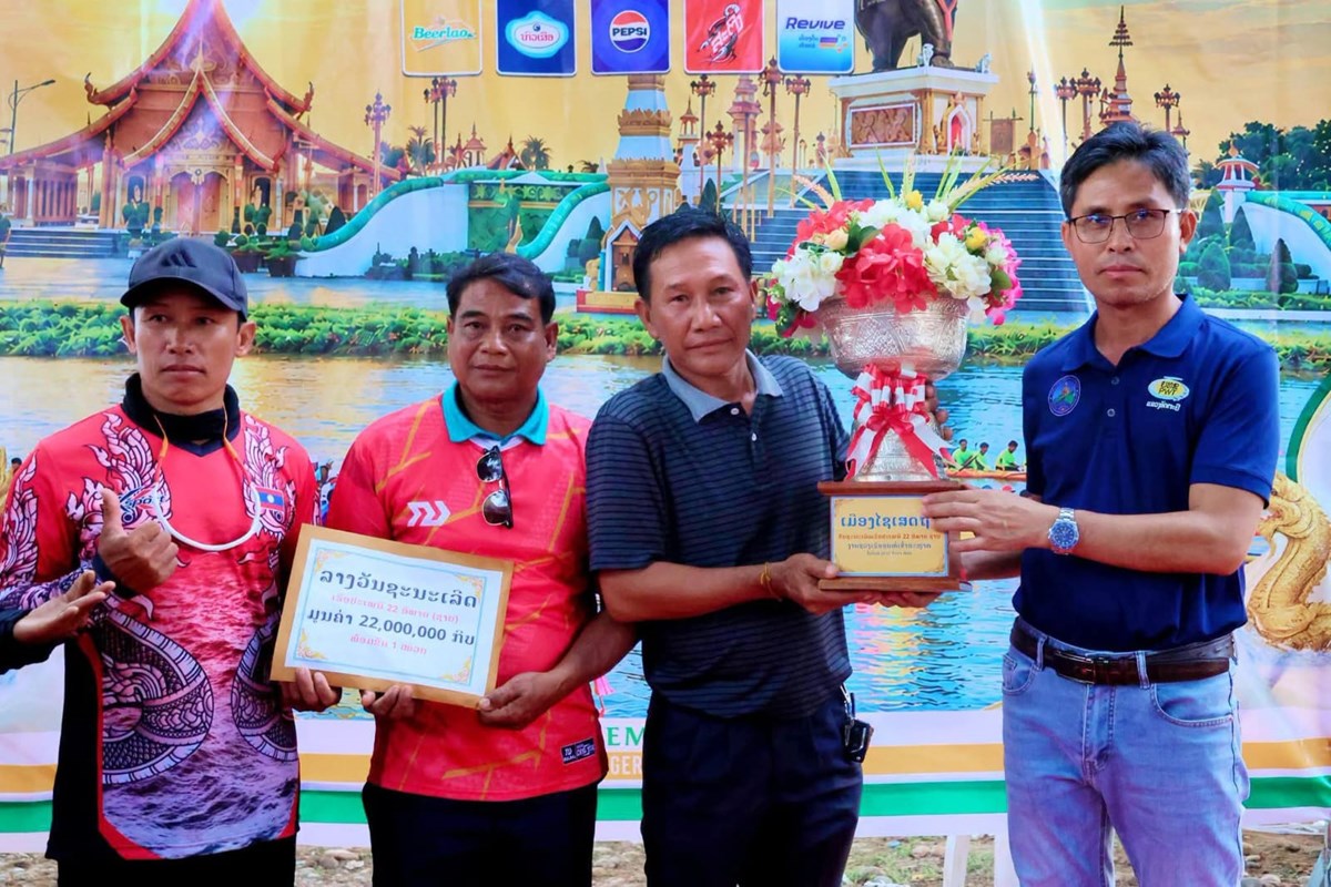 ເຮືອຕາແສງໂພໄຊຄວ້າແຊັມ 22 ສີພາຍ ໃນງານບຸນຊ່ວງເຮືອປະຈໍາປີ 2026 image 1 ເຮອຕາແສງໂພໄຊຄວາແຊມ 22 ສພາຍ ໃນງານບນຊວງເຮອປະຈາປ 2026 - image 1