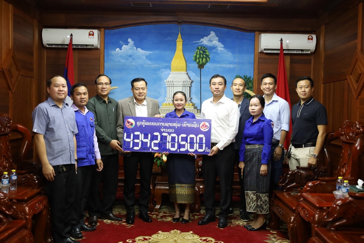 ສະມາຄົມນັກທຸລະກິດໜຸ່ມແຂວງຄຳມ່ວນ ມອບເງິນ-ວັດຖຸກວ່າ 400 ລ້ານກີບຊ່ວຍຜູ້ປະສົບໄພນໍ້າຖ້ວມ image 1 ສະມາຄມນກທລະກດໜມແຂວງຄຳມວນ ມອບເງນ-ວດຖກວາ 400 ລານກບຊວຍຜປະສບໄພນາຖວມ - image 1