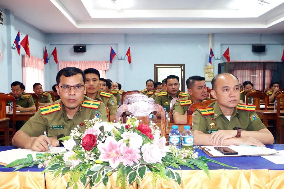 ໜ່ວຍພັກຮາກຖານຫ້ອງການເມືອງ ປກສ ແຂວງຄຳມ່ວນ ເຊື່ອມຊຶມເອກະສານບັ້ນດຳເນີນຊີວິດການເມືອງ image 1 ໜວຍພກຮາກຖານຫອງການເມອງ ປກສ ແຂວງຄຳມວນ ເຊອມຊມເອກະສານບນດຳເນນຊວດການເມອງ - image 1
