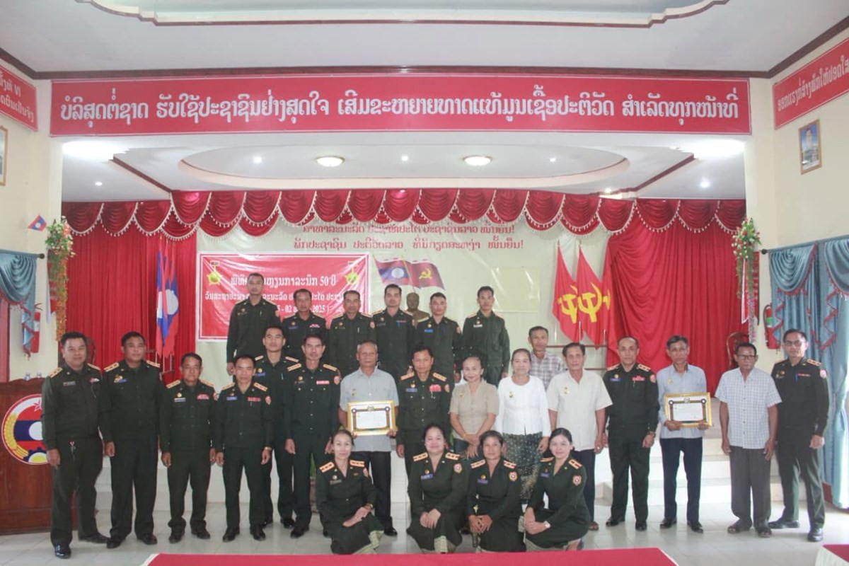ກອງບັນຊາການທະຫານແຂວງສາລະວັນ ປະດັບຫຼຽນກາລະນຶກ 50 ປີ image 2 ກອງບນຊາການທະຫານແຂວງສາລະວນ ປະດບຫຽນກາລະນກ 50 ປ - image 2