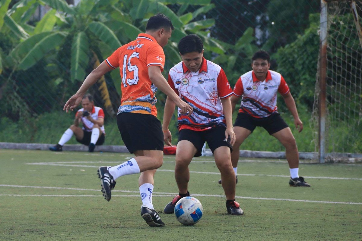 ແຂງຂນກລາບານເຕະມດຕະພາບ 4 ພາກສວນ ສະຫອງວນຊາດ ແລະ ວນສາງຕງ ມຊ ຄບຮອບ 30 ປ - image 2