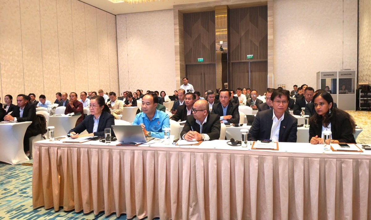 ຍກລະດບການຄມຄອງປະກນສງຄມ ແລະ ສດທແຮງງານຊາວກະສກອນ 32,000 ກວາຄນໃນ 7 ແຂວງ - image 2