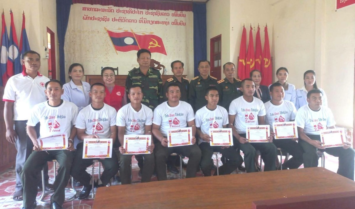 ໂຮງຮຽນການທະຫານແຂວງອດຕະປ ຮວມບລຈາກເລອດ ຊວຍເຫອສງຄມ - image 1