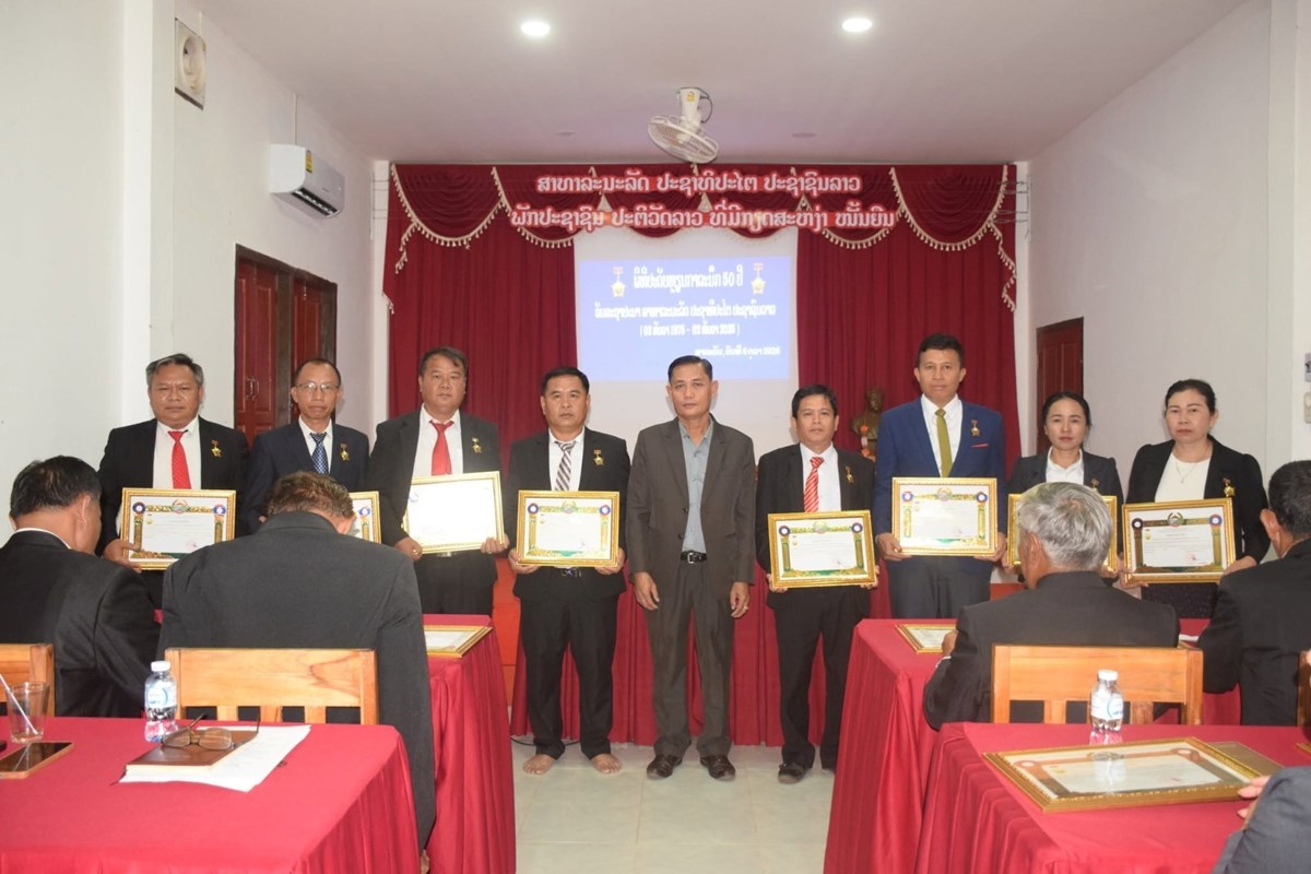 ຄະນະໂຄສະນາອບຮມ ແຂວງສາລະວນ ປະດບຫຽນກາລະນກ 50 ປ ສປປ ລາວ - image 1