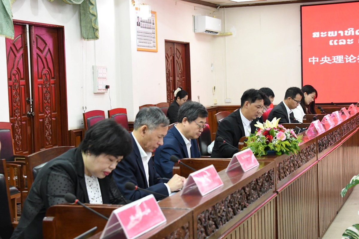 ສະພາທິດສະດີສູນກາງພັກແລກປ່ຽນບົດຮຽນ ກັບ ຄະນະຊ່ຽວຊານຂອງພັກກອມມູນິດຈີນ image 2 ສະພາທດສະດສນກາງພກແລກປຽນບດຮຽນ ກບ ຄະນະຊຽວຊານຂອງພກກອມມນດຈນ - image 2