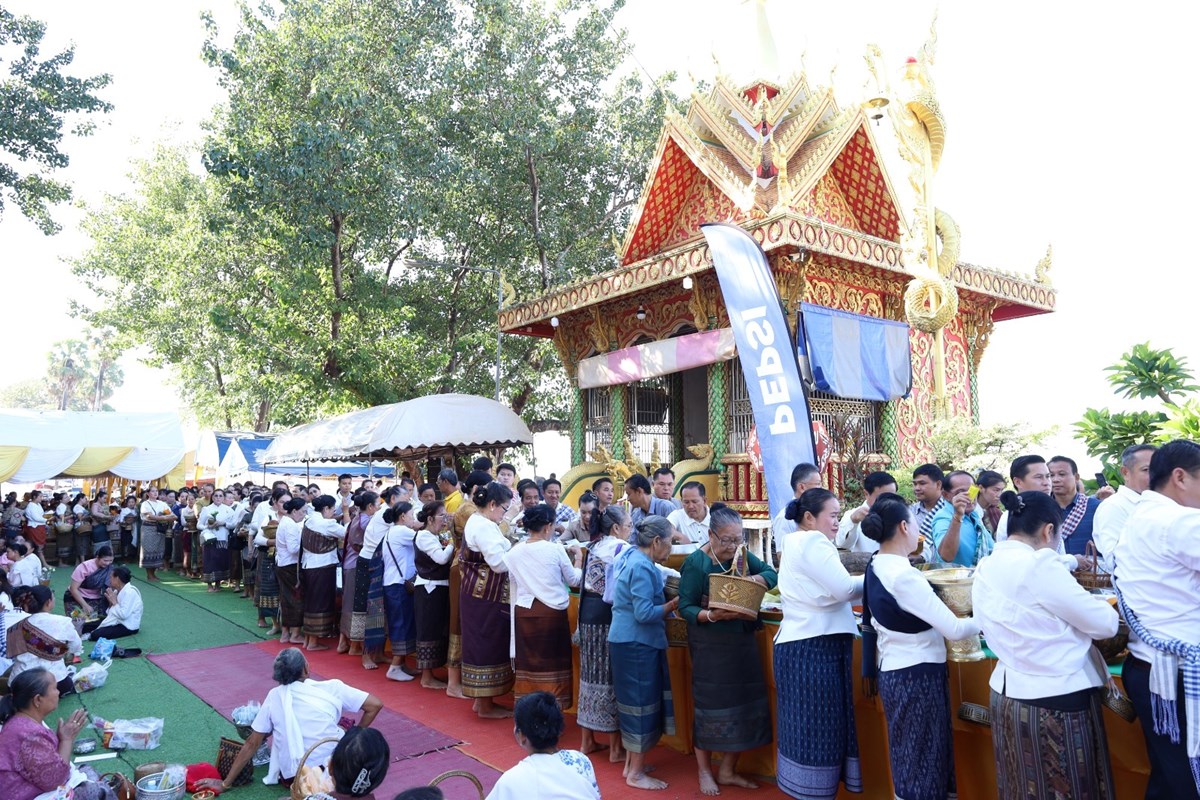 ຊາວພຸດເມືອງທ່າແຂກ ພ້ອມໃຈໃສ່ບາດ ສືບສານຮີດຄອງປະເພນີທີ່ຫໍຫຼັກເມືອງ image 3 ຊາວພດເມອງທາແຂກ ພອມໃຈໃສບາດ ສບສານຮດຄອງປະເພນທຫຫກເມອງ - image 3