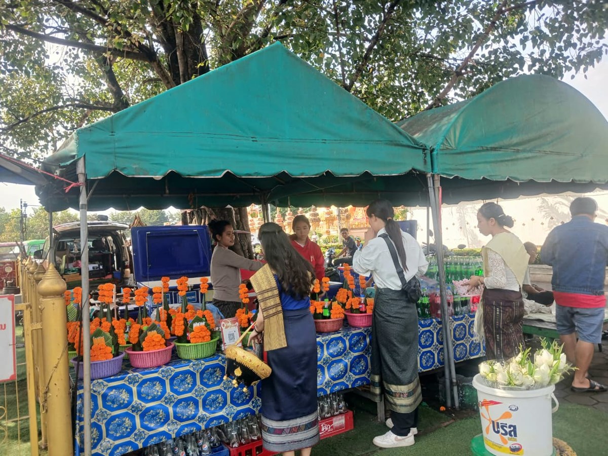 ຊາວພດຮວມກນໃສບາດ ໃນມບນອອກພນສາປະວຣະນາ ຮກສາໄດຮດຄອງປະເພນລາວ - image 3