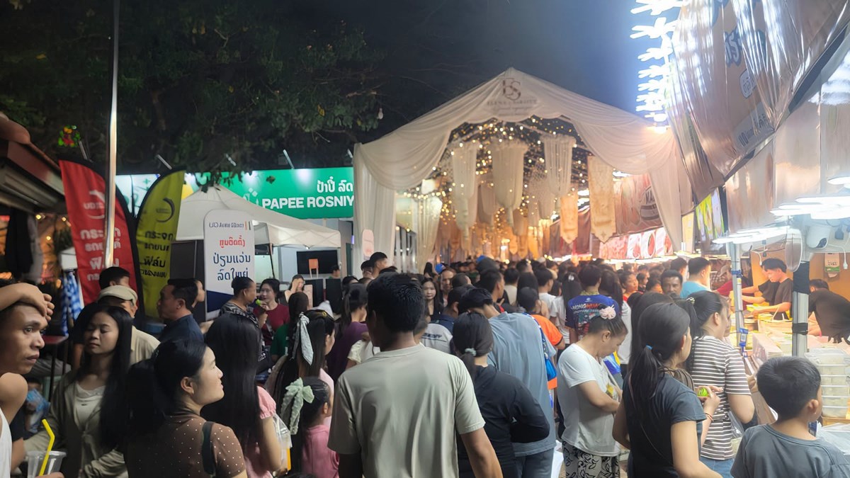 ທ່ຽວບຸນຊ່ວງເຮືອ ທີ່ທ່າວັດຈັນ ຢ່າງມີສະຕິປອດໄພ ຮັກສາໄດ້ຮີດຄອງປະເພນີລາວ image 1 ທຽວບນຊວງເຮອ ທທາວດຈນ ຢາງມສະຕປອດໄພ ຮກສາໄດຮດຄອງປະເພນລາວ - image 1