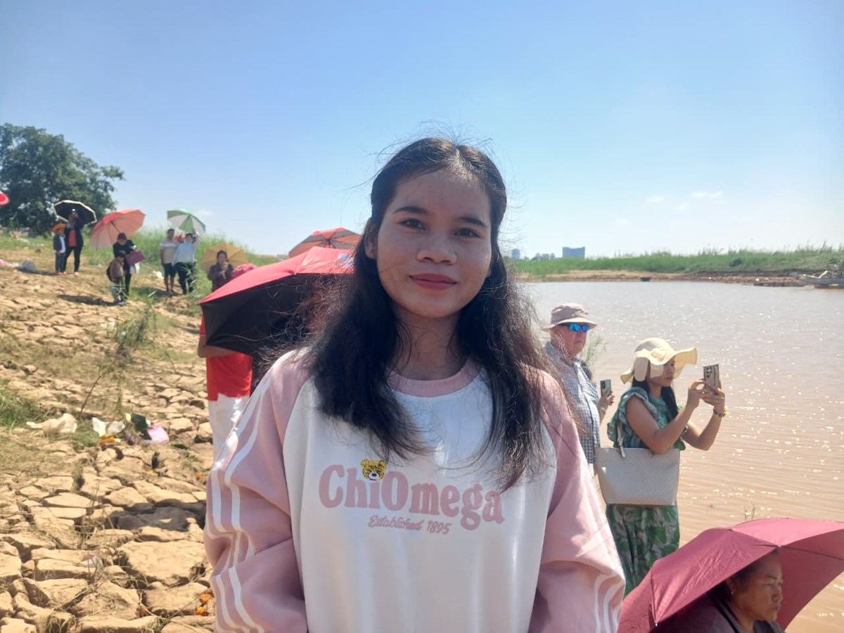ມວນຊນຫງໄຫເຂາມາທຽວຊມ-ເຊຍການແຂງຂນຊວງເຮອ ທທາວດຈນຢາງຄກຄນ - image 1