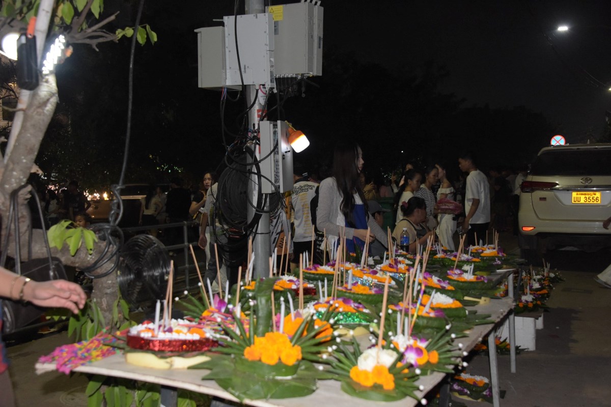 ກະໂທງ ໄດ້ຮັບຄວາມສົນໃຈຫຼາຍ ໃນງານບຸນອອກພັນສາປະວໍຣະນາ ແລະ ບຸນຊ່ວງເຮືອ ທ່າວັດຈັນ image 2 ກະໂທງ ໄດຮບຄວາມສນໃຈຫາຍ ໃນງານບນອອກພນສາປະວຣະນາ ແລະ ບນຊວງເຮອ ທາວດຈນ - image 2