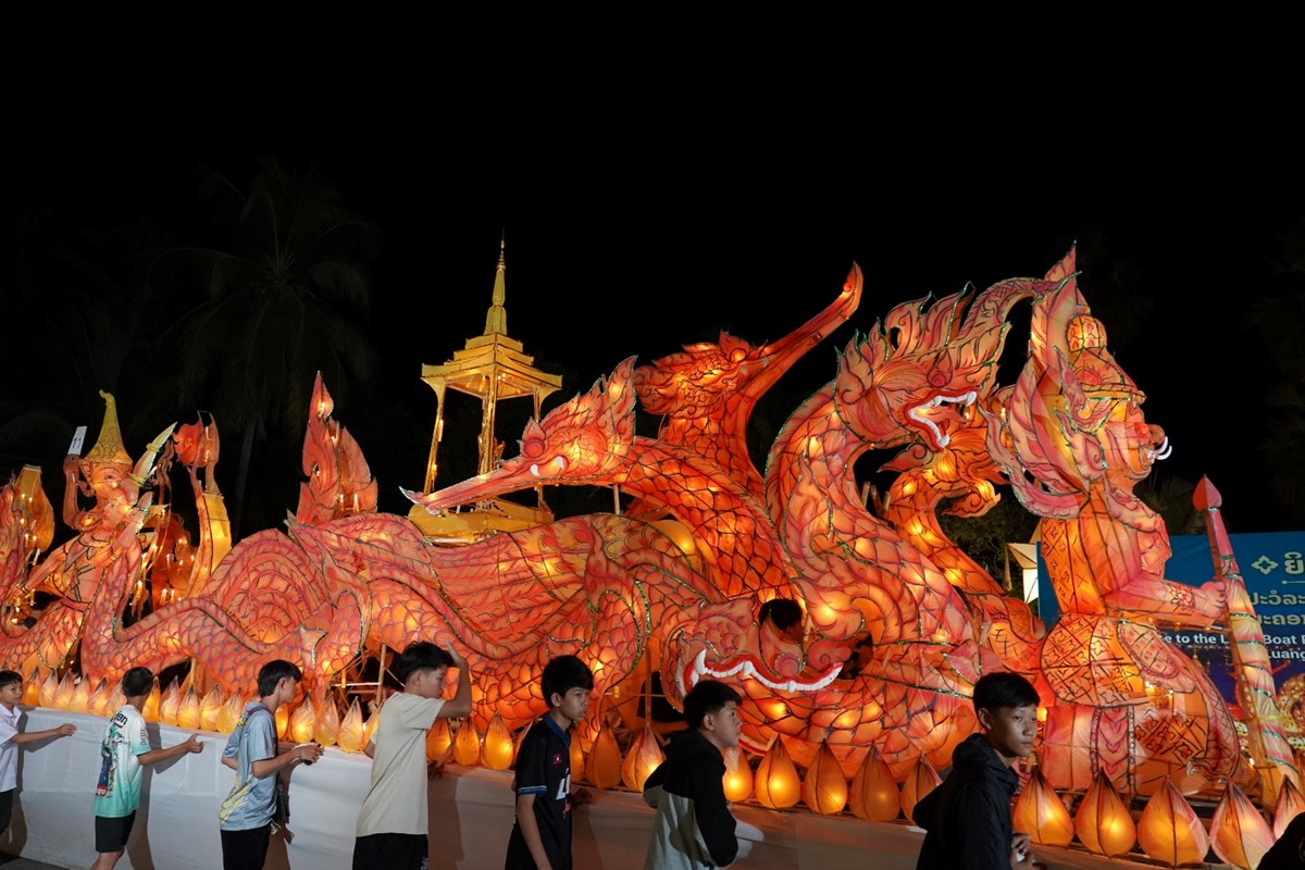 ງານປະກວດເຮອໄຟງາມ ບນອອກພນສາປະວຣະນາ ຢນະຄອນ-ຫວງພະບາງປນຈດຂນຢາງຍງໃຫຍ - image 1