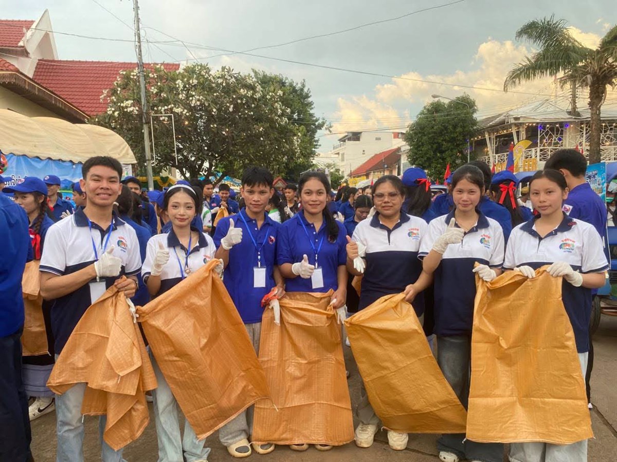 ອາສາສະໝກຊາວໜມຕະລມບອນ ຮວມຮກສາຄວາມສະອາດ ໃນງານບນຊວງເຮອ ນະຄອນປາກເຊ ປະຈຳປ 2026 - image 2