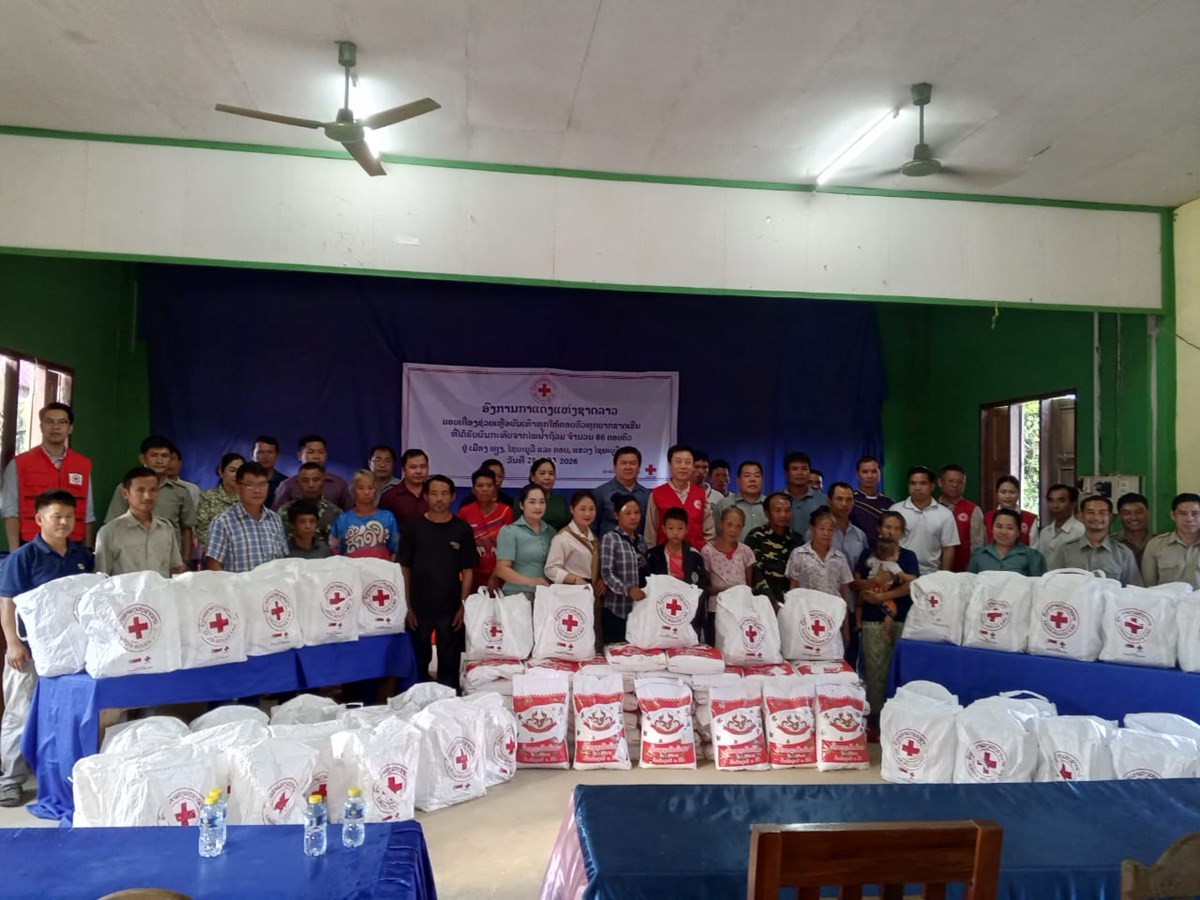 ອງ​ການ​ກາ​ແດງແຫງ​ຊາດມອບເຄອງຊວຍເຫອໃຫຄອບຄວປະສບໄພນາຖວມຢ​ເມອງ​ພຽງ - image 1