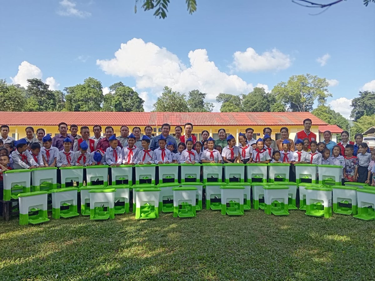 ອງ​ການ​ກາ​ແດງແຫງ​ຊາດມອບເຄອງຊວຍເຫອໃຫຄອບຄວປະສບໄພນາຖວມຢ​ເມອງ​ພຽງ - image 2