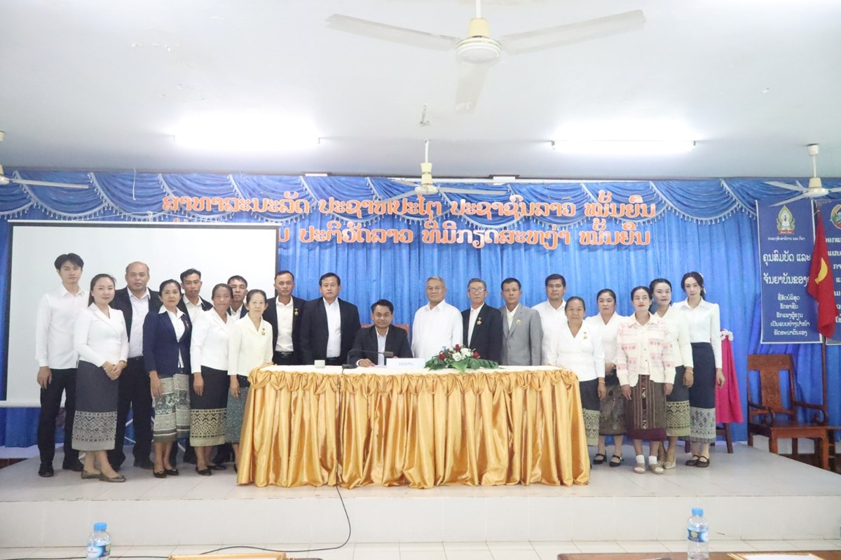 ບລສດ ລດວສາຫະກດ ອປະກອນການສກສາ ໂຮງງານສຂາວທາແຂກ ປະດບຫຽນກາລະນກ 50 ປ ສປປ ລາວ - image 3