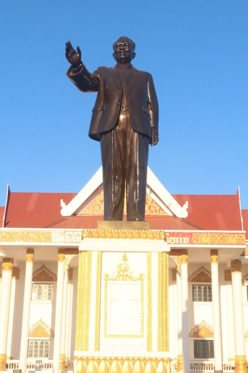 ວາງພວງມາລາ ແລະ ກະຕາດອກໄມ ຂານບຮບຕອນກອງປະຊມໃຫຍ ຜແທນທວປະເທດ ຄງທ XII ຂອງພກ - image 6